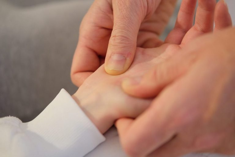Handbehandlung